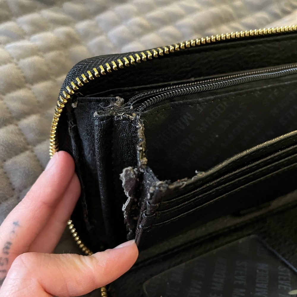 Steve Madden Black Embossed Wallet Clutch, removable strap, multiple pockets - Picture 6 of 8